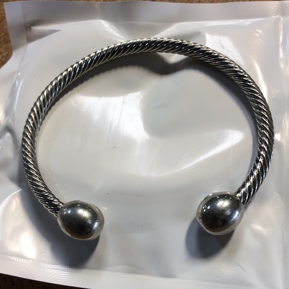 Classic Silver Stainless Steel Magnetic Bracelet - Picture 1 of 1